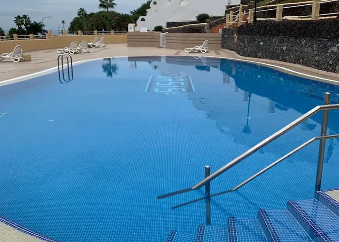 Oasis 1-bedroom Ocean View Large Terrace Pool Full Kitchen *